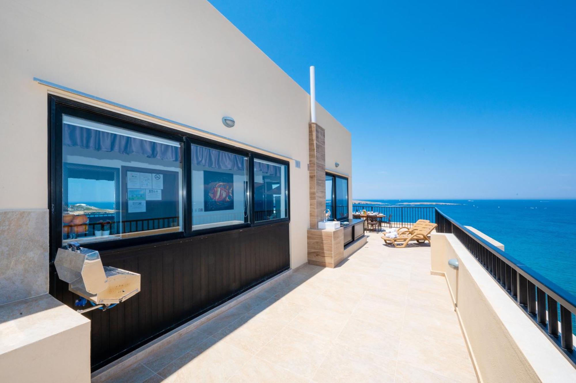 Islet Promenade Seafront Penthouse With Breathtaking Seaviews And Private Hot Tub On The Large Terrace By Getawaysmalta Leilighet San Pawl il-Baħar Eksteriør bilde