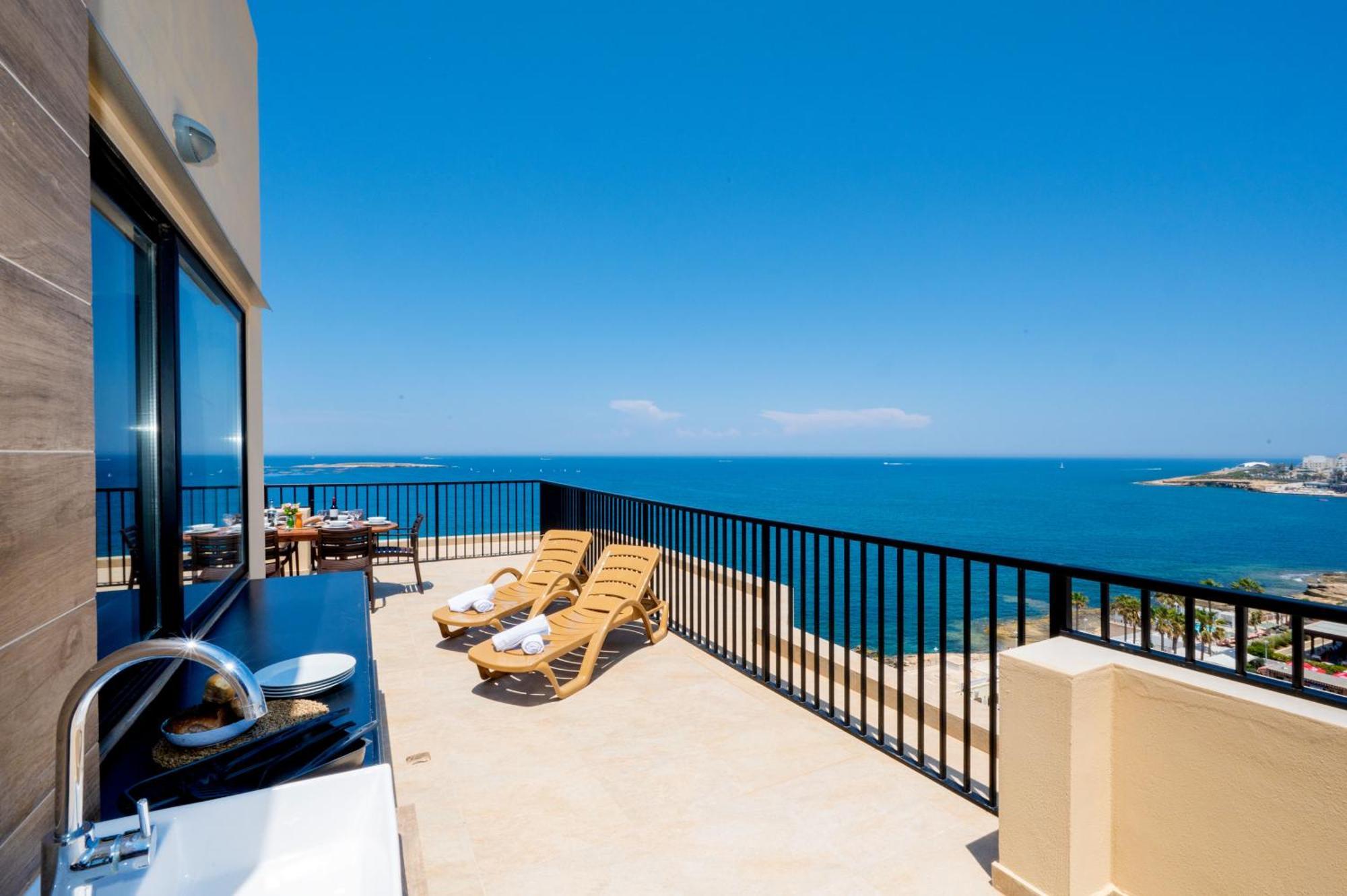 Islet Promenade Seafront Penthouse With Breathtaking Seaviews And Private Hot Tub On The Large Terrace By Getawaysmalta Leilighet San Pawl il-Baħar Eksteriør bilde